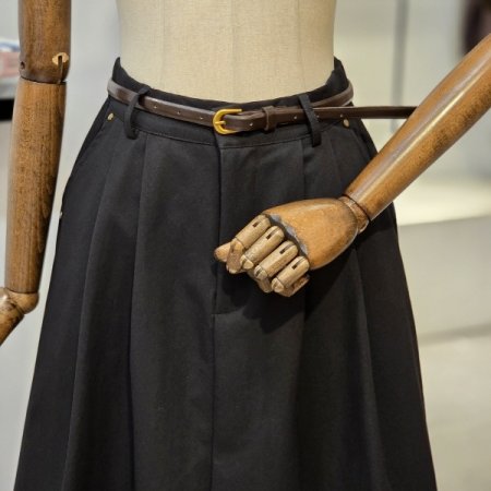 벨트 뒷밴딩 플레어 스커트