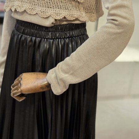 레더 플리츠 롱 스커트