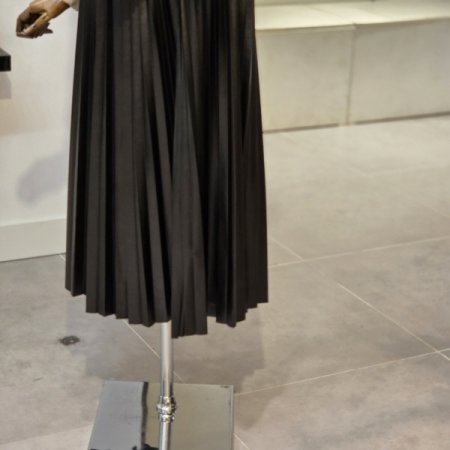 레더 플리츠 롱 스커트