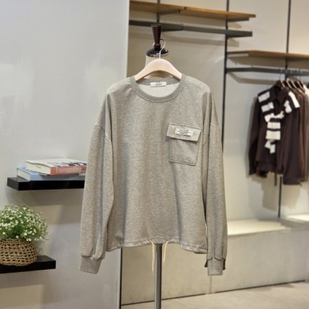 패치포켓 스트링 맨투맨