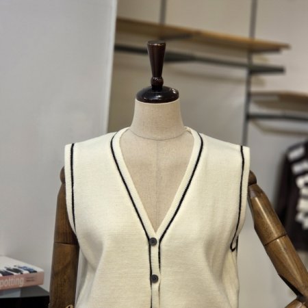 브이넥 라인 니트 조끼