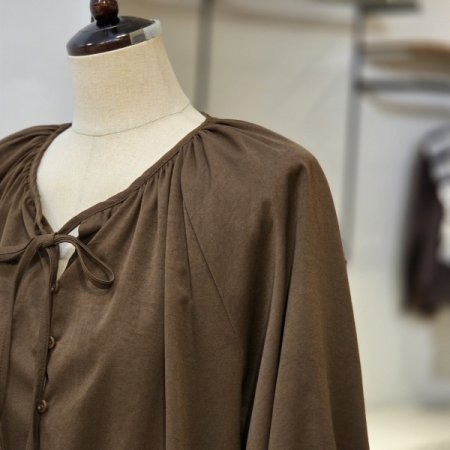 스위치 콩 블라우스