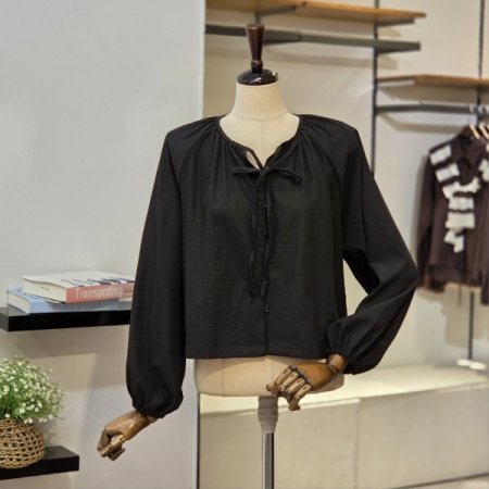 스위치 콩 블라우스