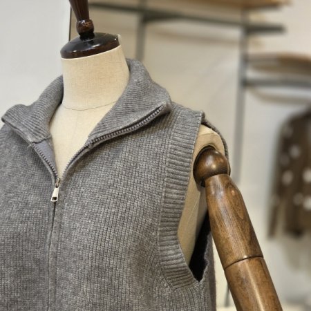 반집업 니트 조끼