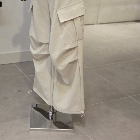 핀턱 포인트 카고 와이드 팬츠