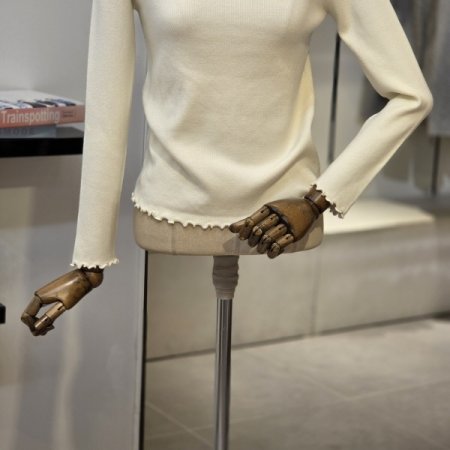 프릴 골지 반폴라 니트