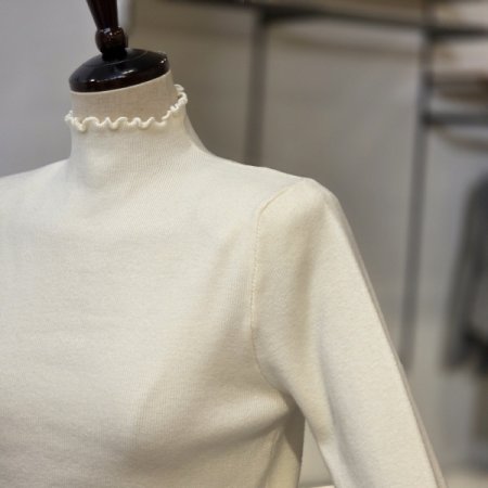 프릴 골지 반폴라 니트