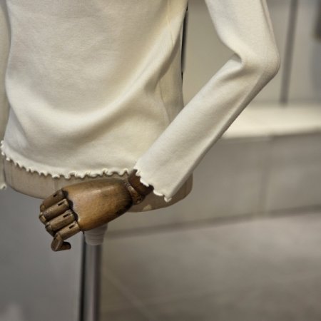 프릴 골지 반폴라 니트