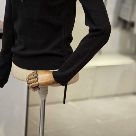 스트링 배색 라운드 니트