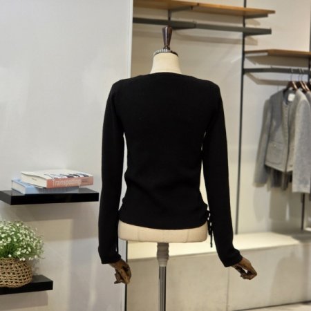 스트링 배색 라운드 니트