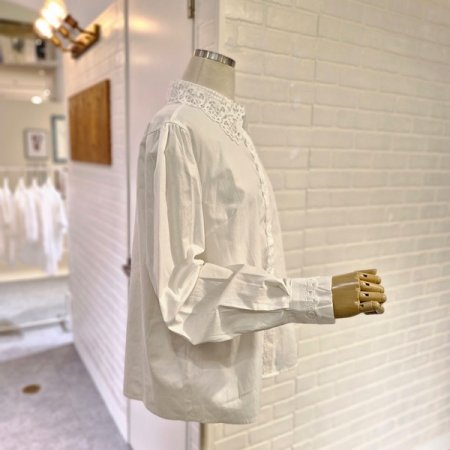 르레이스테잎블라우스