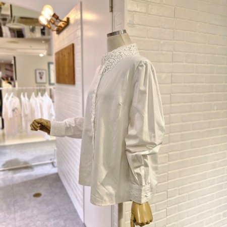 르레이스테잎블라우스