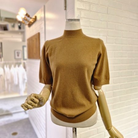 르반목절개소매니트