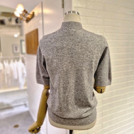 르반목절개소매니트