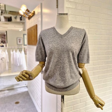 르V넥반소매니트