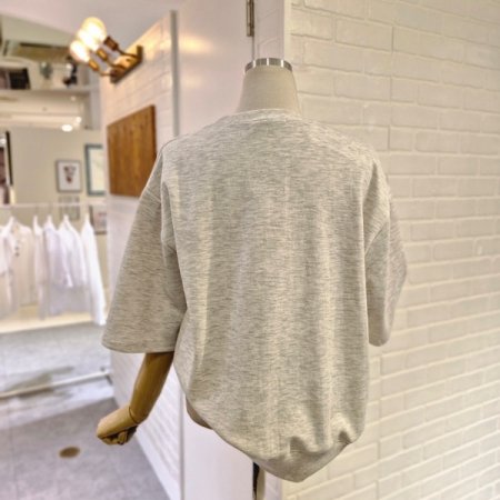 르레터링로즈티셔츠