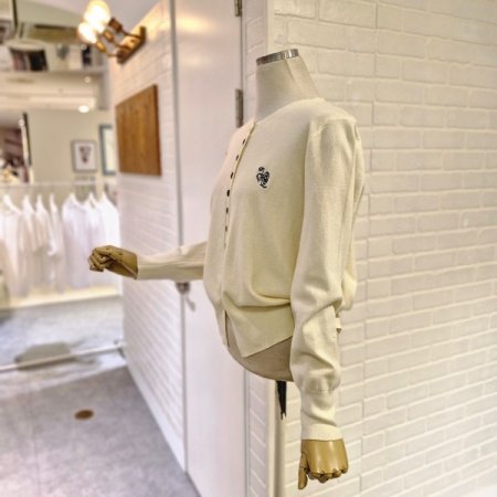 르버튼자수가디건