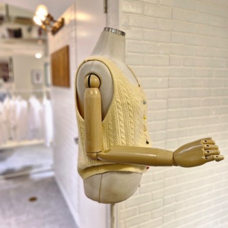 르컬러단추꽈조끼