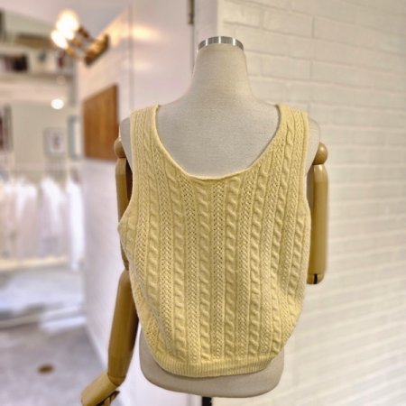 르컬러단추꽈조끼