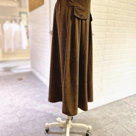 르로단추스커트