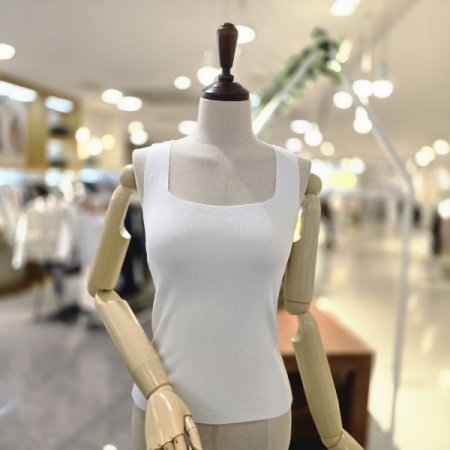 스퀘어넥 민소매니트