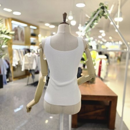 스퀘어넥 민소매니트