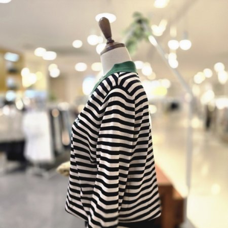 배색카라포인트인 니트