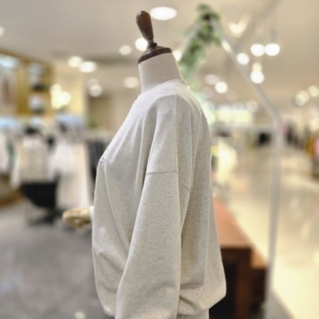 모니카 맨투맨티셔츠