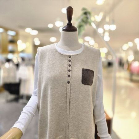 배색단추주머니 조끼