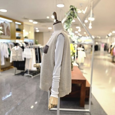 배색단추주머니 조끼