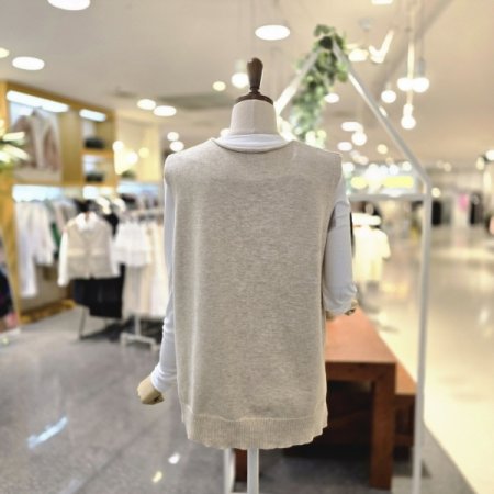 배색단추주머니 조끼