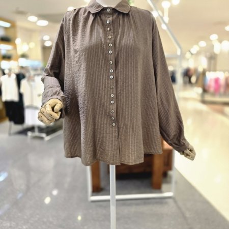 줄단추 블라우스