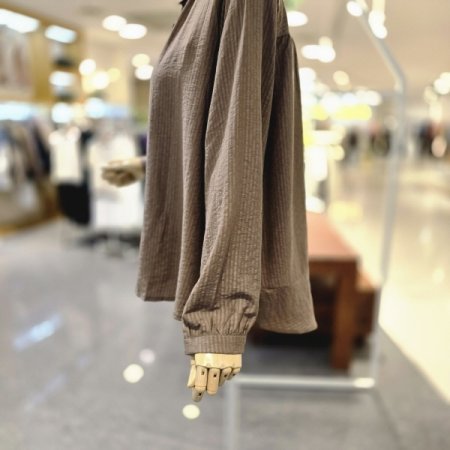 줄단추 블라우스