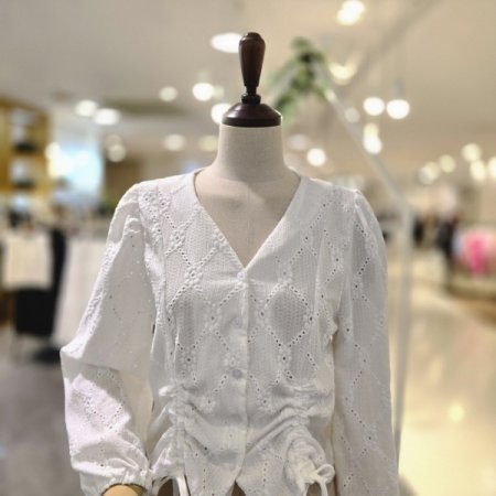 셔링펀칭 V 블라우스