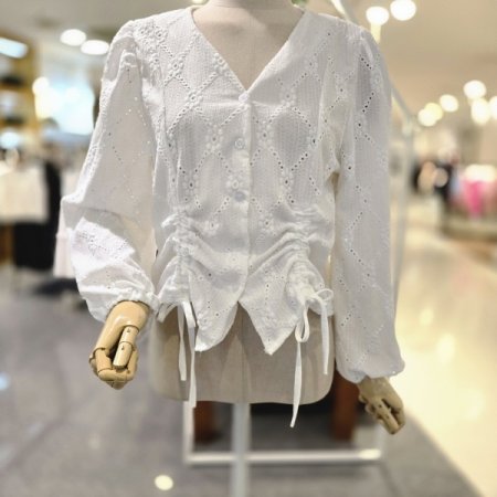 셔링펀칭 V 블라우스