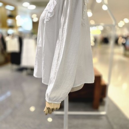 프릴레이스 블라우스