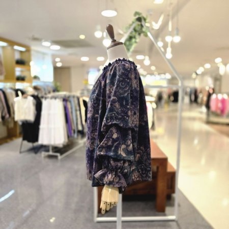 보라꽃 오프숄더 블라우스