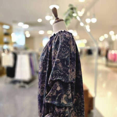 보라꽃 오프숄더 블라우스