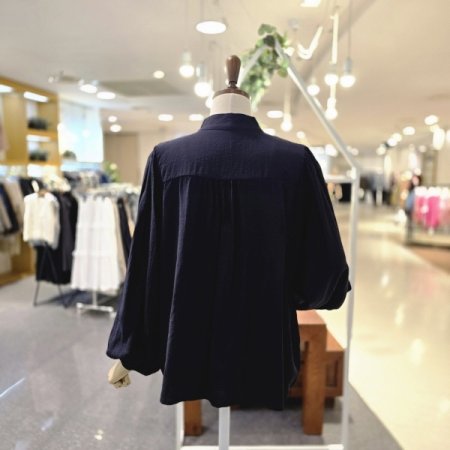 셔링 페미닉 블라우스