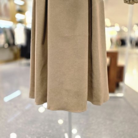 뒷밴딩버튼 스커트