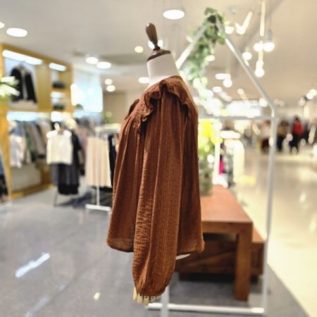 넥셔링프릴 블라우스