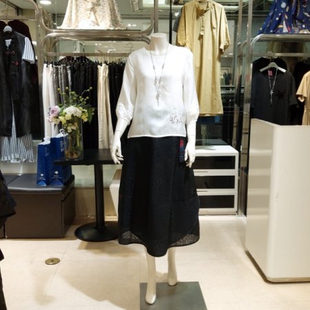 풍기인견 안개수 라운드 블라우스