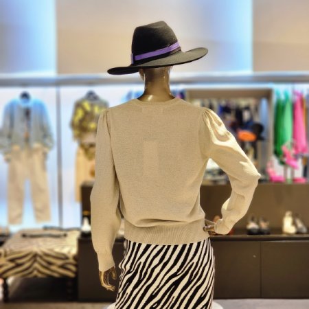 은사펄 라운드넥니트