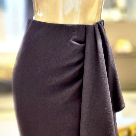 러플트리밍 히든밴딩 니트 H라인스커트