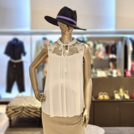 시스루 자수포인트블라우스