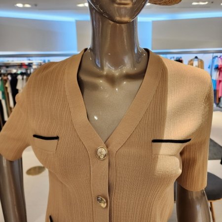 브이넥 금장5부가디건