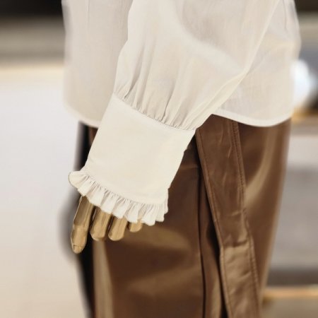 프릴넥 블라우스