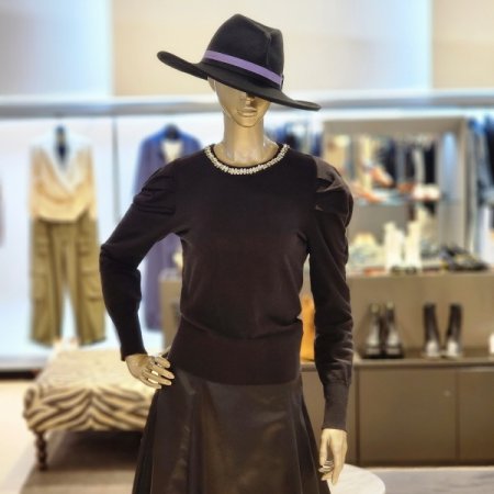 라운드넥큐빅장식 니트티셔츠