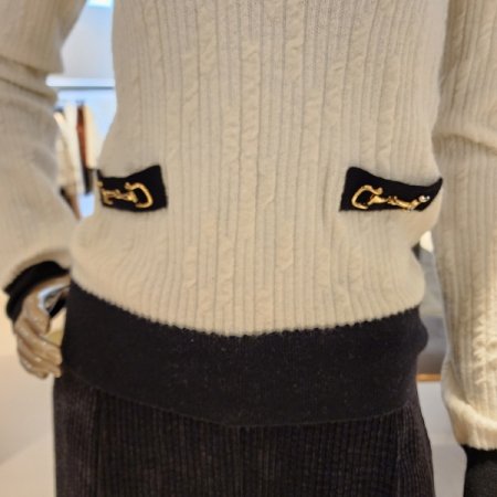 브이넥칼라배색 울니트