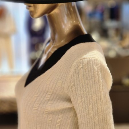 브이넥칼라배색 울니트